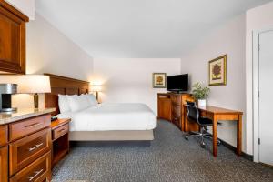 King Room with Spa Bath - Non Smoking room in Best Western Driftwood Inn