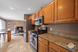 Chic Lake Geneva Retreat Spring & Summer Getaway Near Lake & Golf