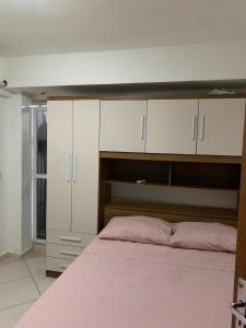 Apt prático e aconchegante perto das praias