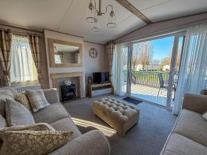 Amazing Caravan With Decking At Manor Park In Hunstanton Ref 23010Ha
