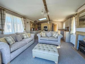 Amazing Caravan With Decking At Manor Park In Hunstanton Ref 23010Ha