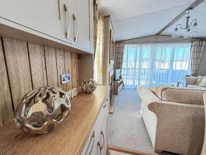 Amazing Caravan With Decking At Manor Park In Hunstanton Ref 23010Ha