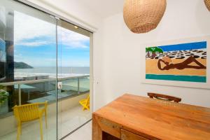 Av Atlântica Sacada c vista mar em BC BW8355