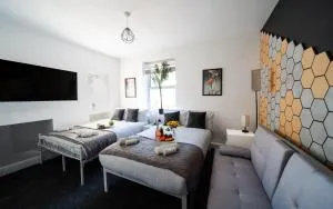 Open Mind Property - HotTub, 2 Guests & 1 Bed - Felpham