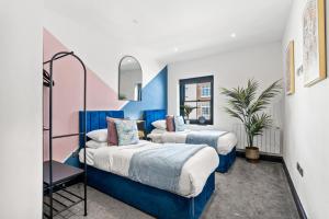 Western Seaview Terrace - Central - Contractors