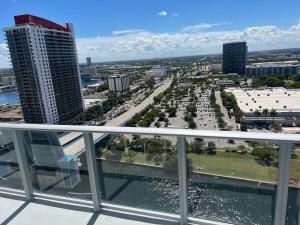 Apt Hyde, Beach, Pool, and Resort Amenities in Miami