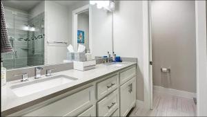 Skyline view of Downtown Dallas 3 story home!