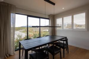 Golfers and Skiers Retreat - Jacks Point Home