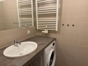 2BR, Danube, Central, U6 & S-Bahn - Axara Housing BRN 33