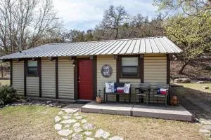 Guad is Good - Guadalupe River Cabin - Хант