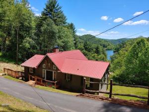 Stunning Modern Rustic Lake Retreat PRVT BOAT SLIP