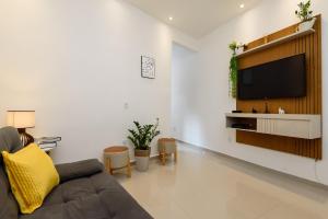 Charmoso Quarto e Sala a 7min da Praia |BR 211402