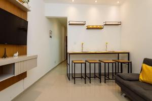 Charmoso Quarto e Sala a 7min da Praia |BR 211402