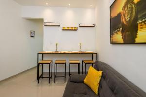 Charmoso Quarto e Sala a 7min da Praia |BR 211402