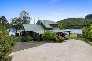 Lakeside Escape - Tikitere Holiday Home - Okere Falls