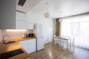 Luxury White Sails Apartment