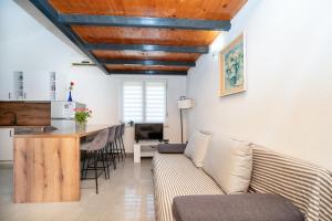 Apartments with parking space Zadar - 22871