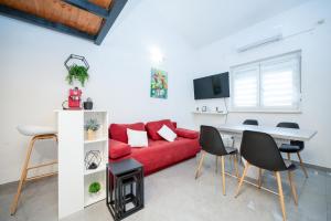 Apartments with parking space Zadar - 22871