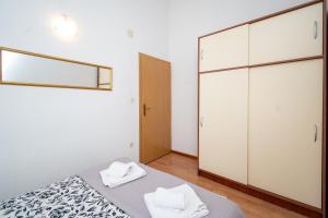 Apartments with parking space Zadar - 22871