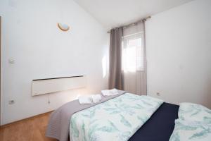 Apartments with parking space Zadar - 22871