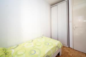 Apartments with WiFi Zadar - 23530