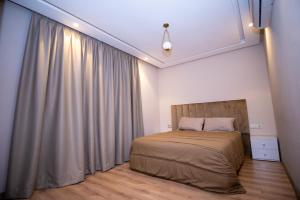 Luxury 2-Bedroom Apartment with Balcony - Heart of Gueliz