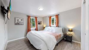 Arvada Private Family Home with Two King Beds