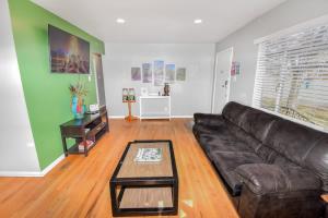 Family Home with Large Yard & Golf Theme Near Rail