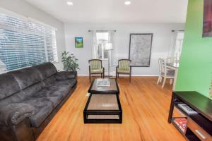 Family Home with Large Yard & Golf Theme Near Rail