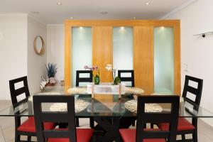 Newly Remodeled 2BD Brilliant Oura Strip 9min beach