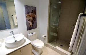 Comfy Apt 2 Queen Beds with Pool & Beach