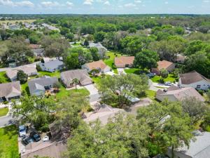 A charming 2bed 2bath designer home in the Villages