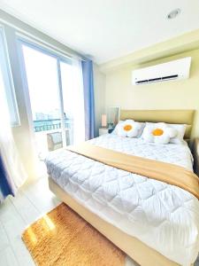 Condo near Ayala Mall Cebu & IT Park - Sea and City View with Balcony