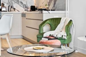 Luxury One Bedroom Apartment - CoastHM