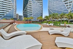 Luxury One Bedroom Apartment - CoastHM