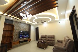 Luxury Stay with Outdoor Pool and Gym near Bangalore Airport