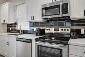 Sleeps 7 10 min Downtown, NRG, Med Center, Mall!