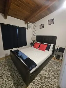 P&N Suites - DELUXE QUEEN ROOM- LONDON - Edmonton