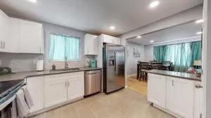 Charming Two Bedroom Family Unit in Great Location - 桑顿