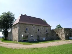 Gîte spacieux avec jardin, terrasse, BBQ et cheminée - FR-1-489-4 - Blomard