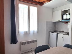 Appartements Appartement en duplex 4 couchages au coeur de Port-Vendres, face a la place de l'Obelisque - FR-1-309-337 : photos des chambres