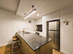 Sky-High 2BR in CBD Spectacular Views Level 23