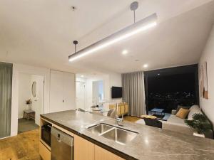 Sky-High 2BR in CBD Spectacular Views Level 23