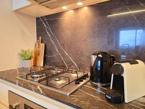 Sky-High 2BR in CBD Spectacular Views Level 23