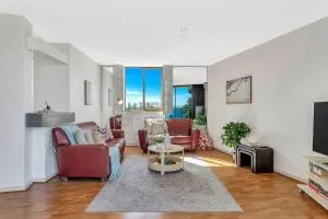 Tide & Pines - Beachfront Comforts by Moseley Square - Glenelg