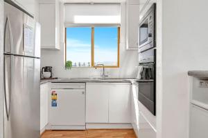 Tide & Pines - Beachfront Comforts by Moseley Square