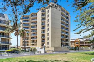 Tide & Pines - Beachfront Comforts by Moseley Square