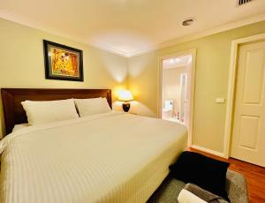 An Ensuite Comfort in Sydenham