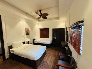 Ha Giang Peak Home - Hostel & Motobike - Jeep Tours