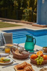 Villa Monte das Oliveiras with Private Pool